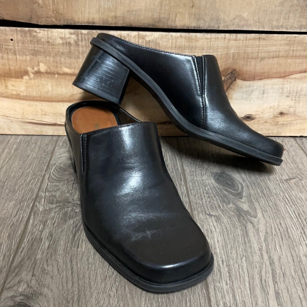 Naturalizer brand black leather block heels loafer style shoes size 7 M